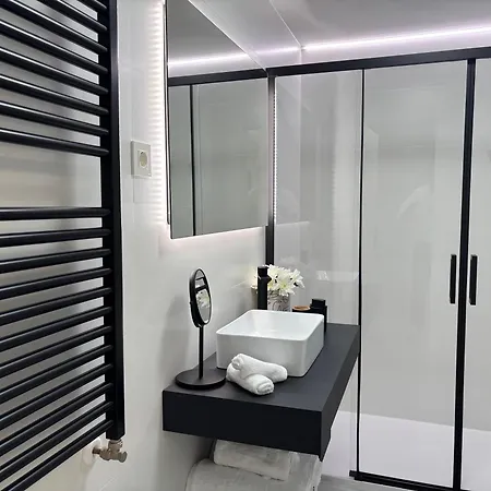 B&w Andres De La Llosa 카스트로우르디알레스