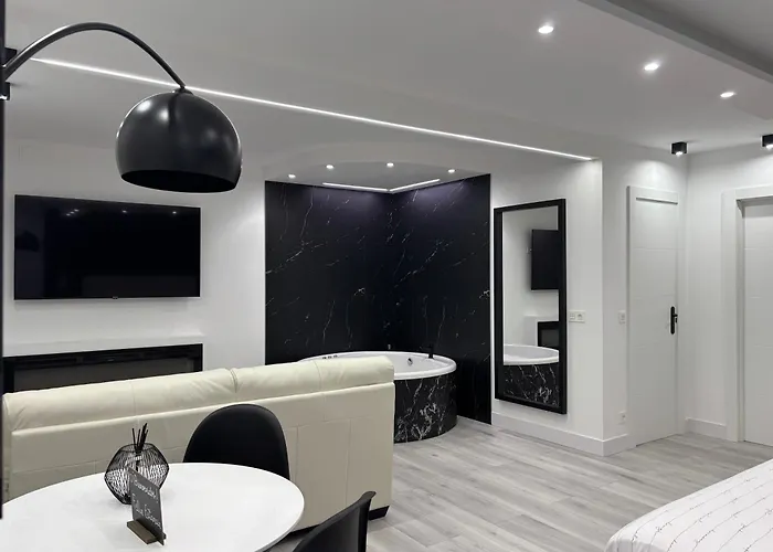 Apartment B&w Andres De La Llosa *